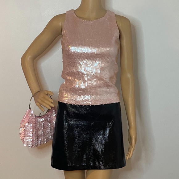 Oscar de la Renta Tops - Vintage Oscar de la renta pink sequin tank top!